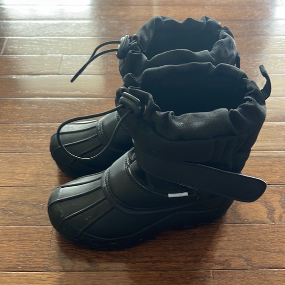 Boys Black Snow Boots Size 12 - Worn Once - Picture 3 of 4